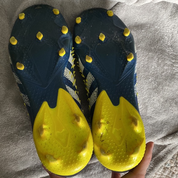 Adidas Predator demonskin soccer cleats-  size 5 boys - great shape! - Picture 4 of 7